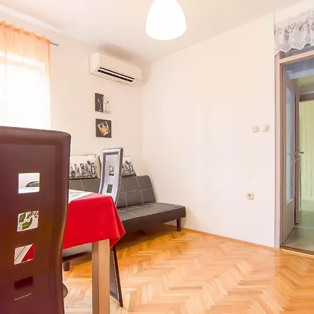 Apartament Alma *